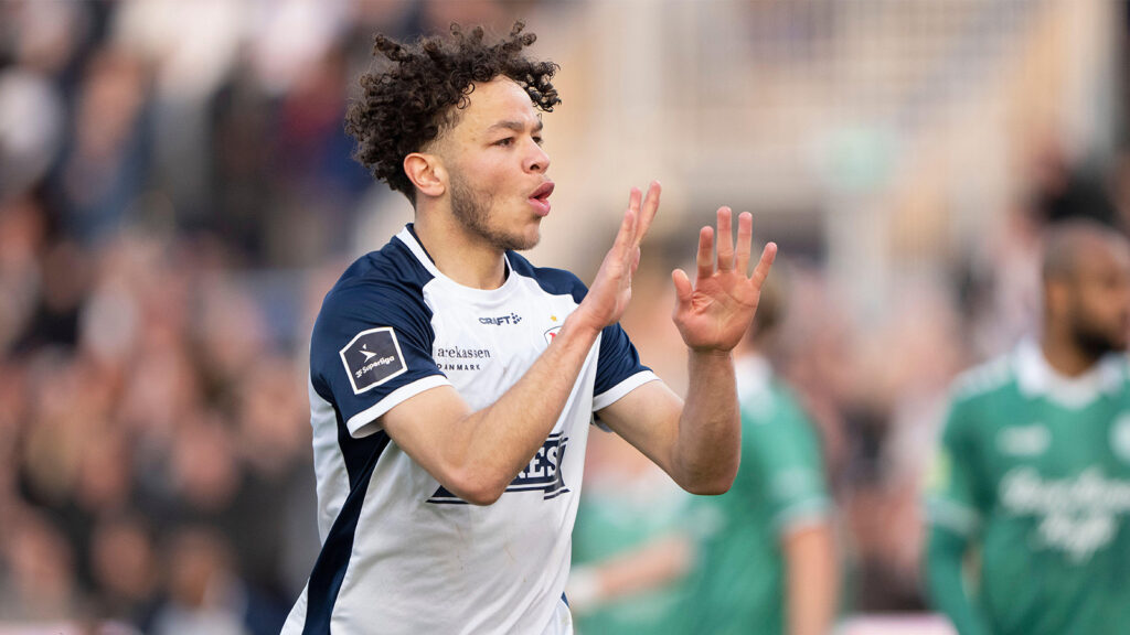 Mikael Anderson jublar efter kvitteringsmålet mot Viborg 2025.