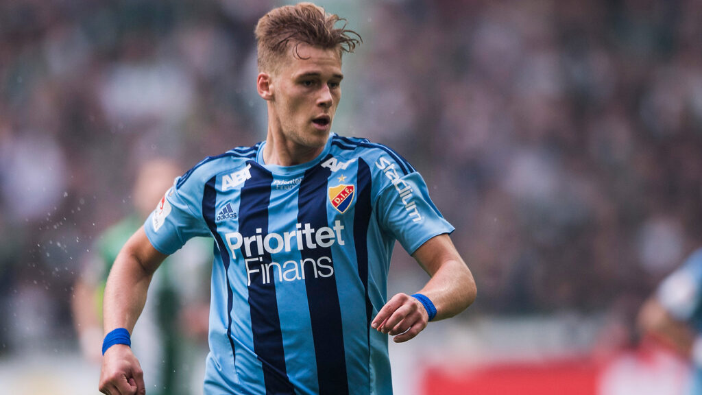 170924 Djurgårdens Felix Beijmo under fotbollsmatchen i Allsvenskan mellan Djurgården och Hammarby den 24 september 2017 i Stockholm.