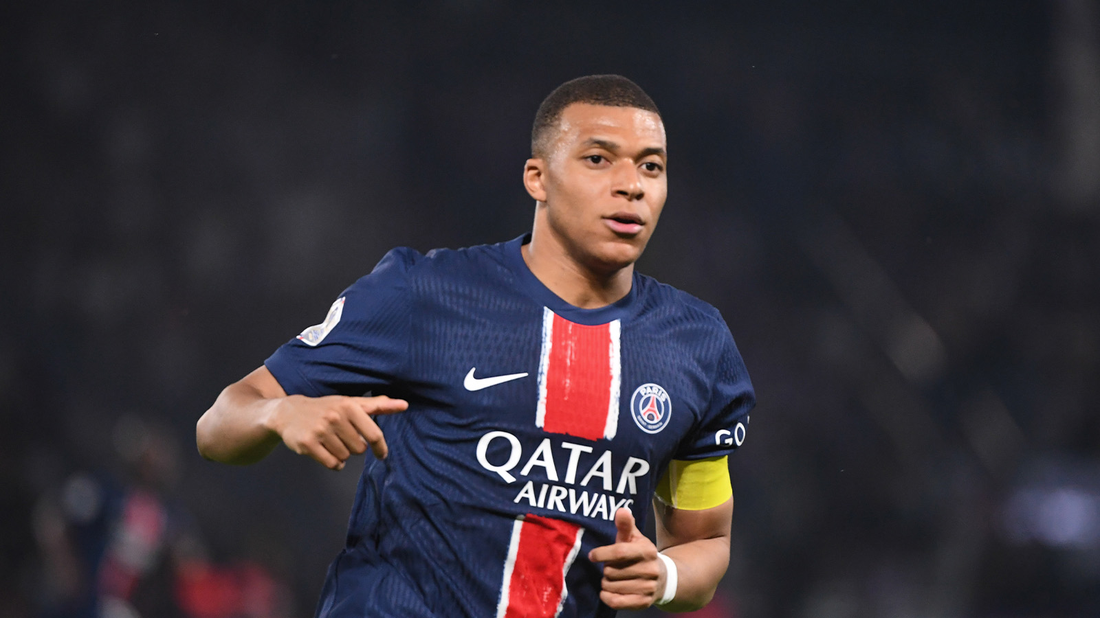 Kylian Mbappé stämmer sin gamla klubb PSG