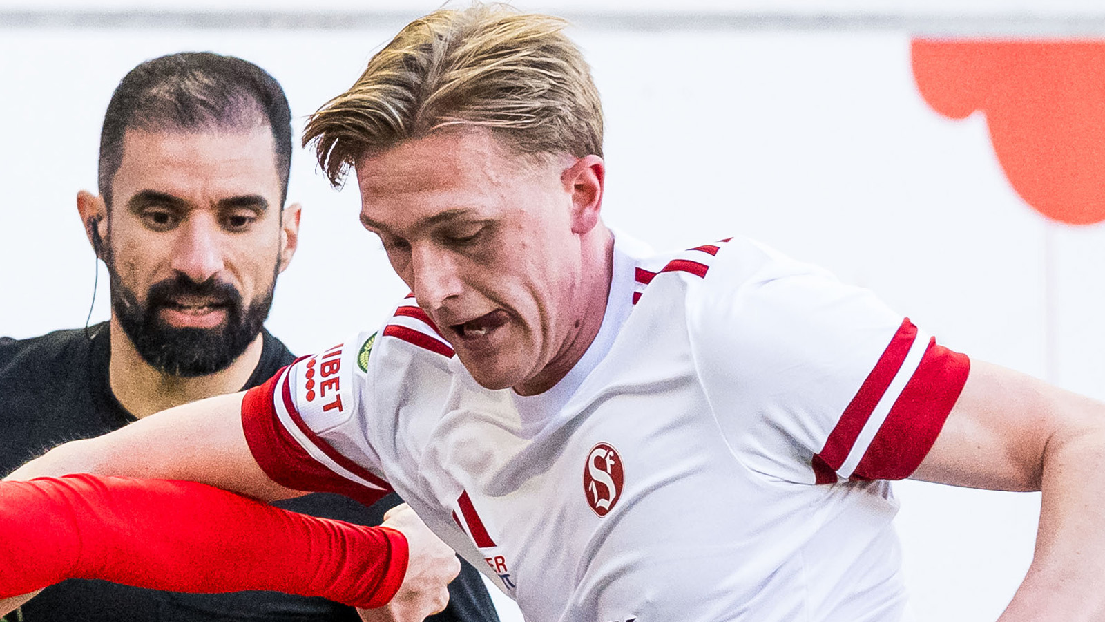 Uppgifter: Häcken närmar sig Samuelsson