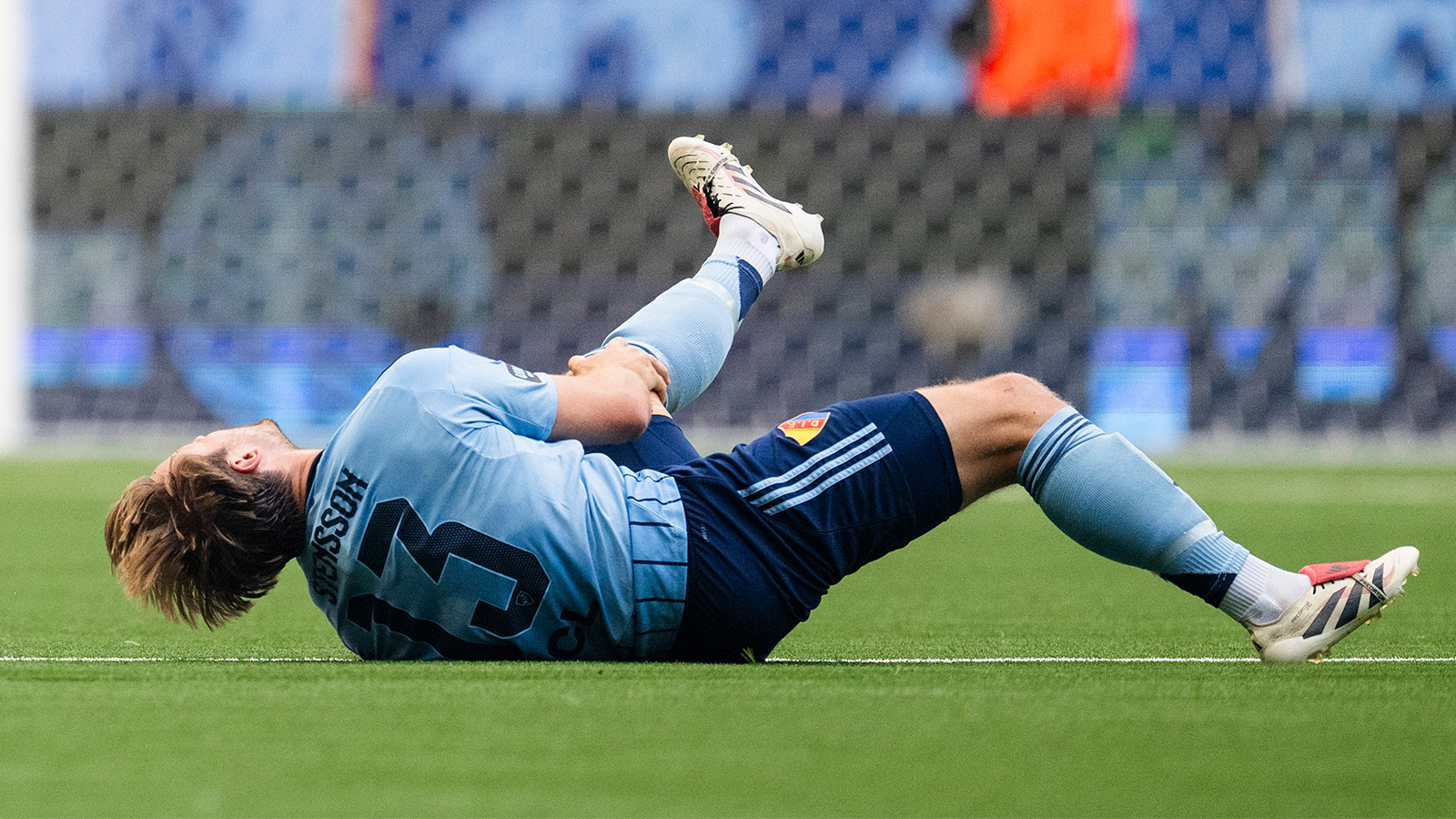 Tunga bilder för Djurgården – han tvingas bryta matchen