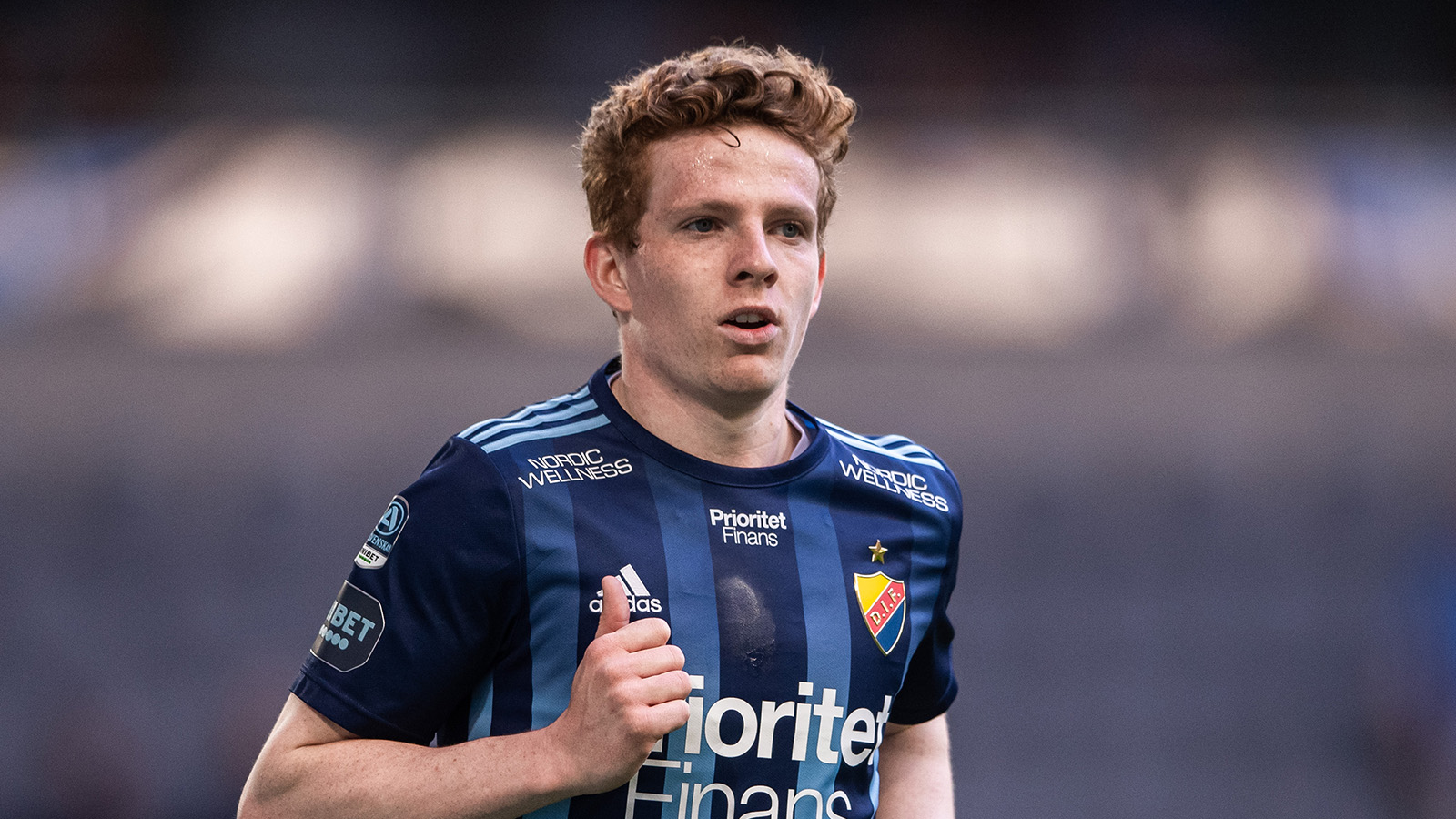 AVSLÖJAR: Dif-hjälten jagas av fyra klubbar 