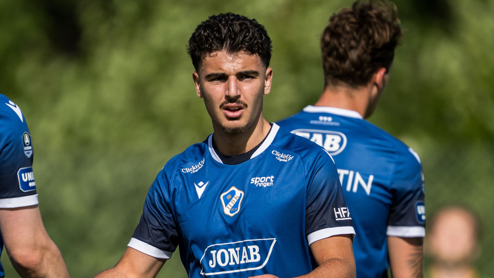 Supertalangen tvingas till sent återbud