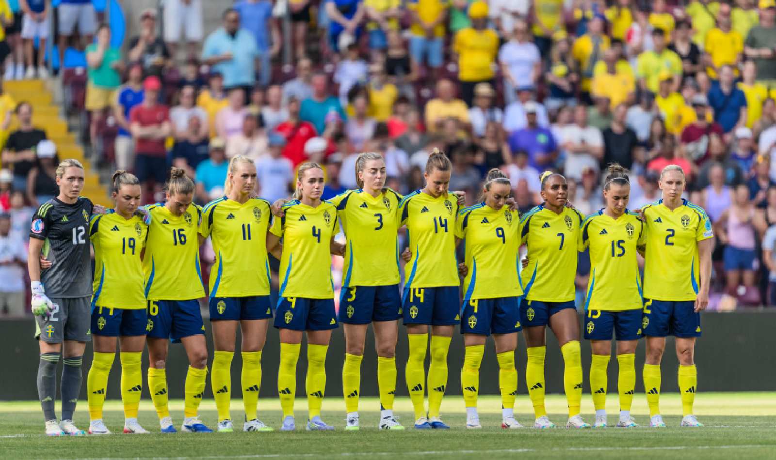 Sverige och Danmark hedrade Diogo Jota
