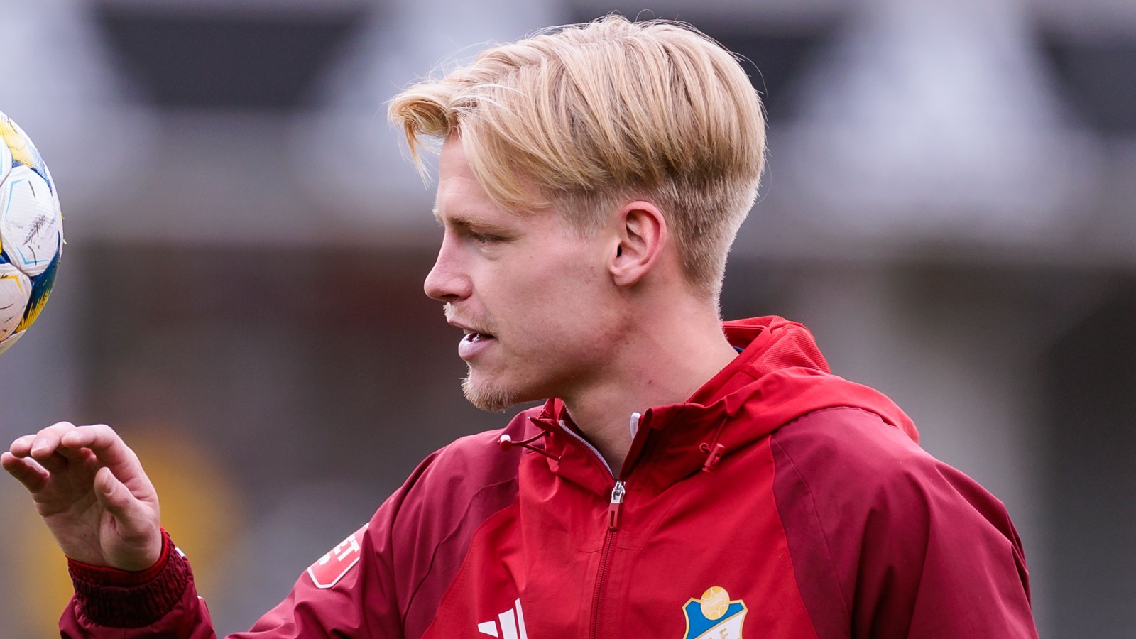 Uppgifter: Oskar Gabrielsson på väg bort från Östers IF