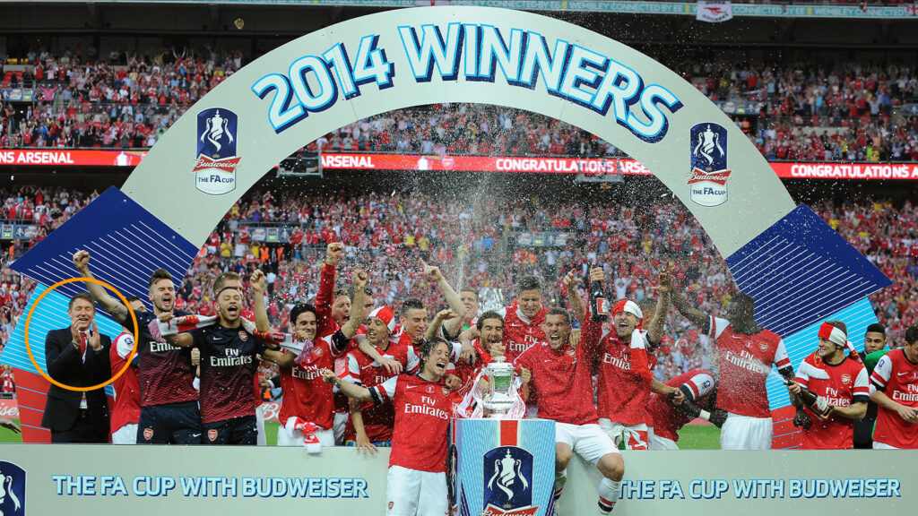 Arsenals herrlag firar vinsten i FA-cupfinalen säsongen 2014.
