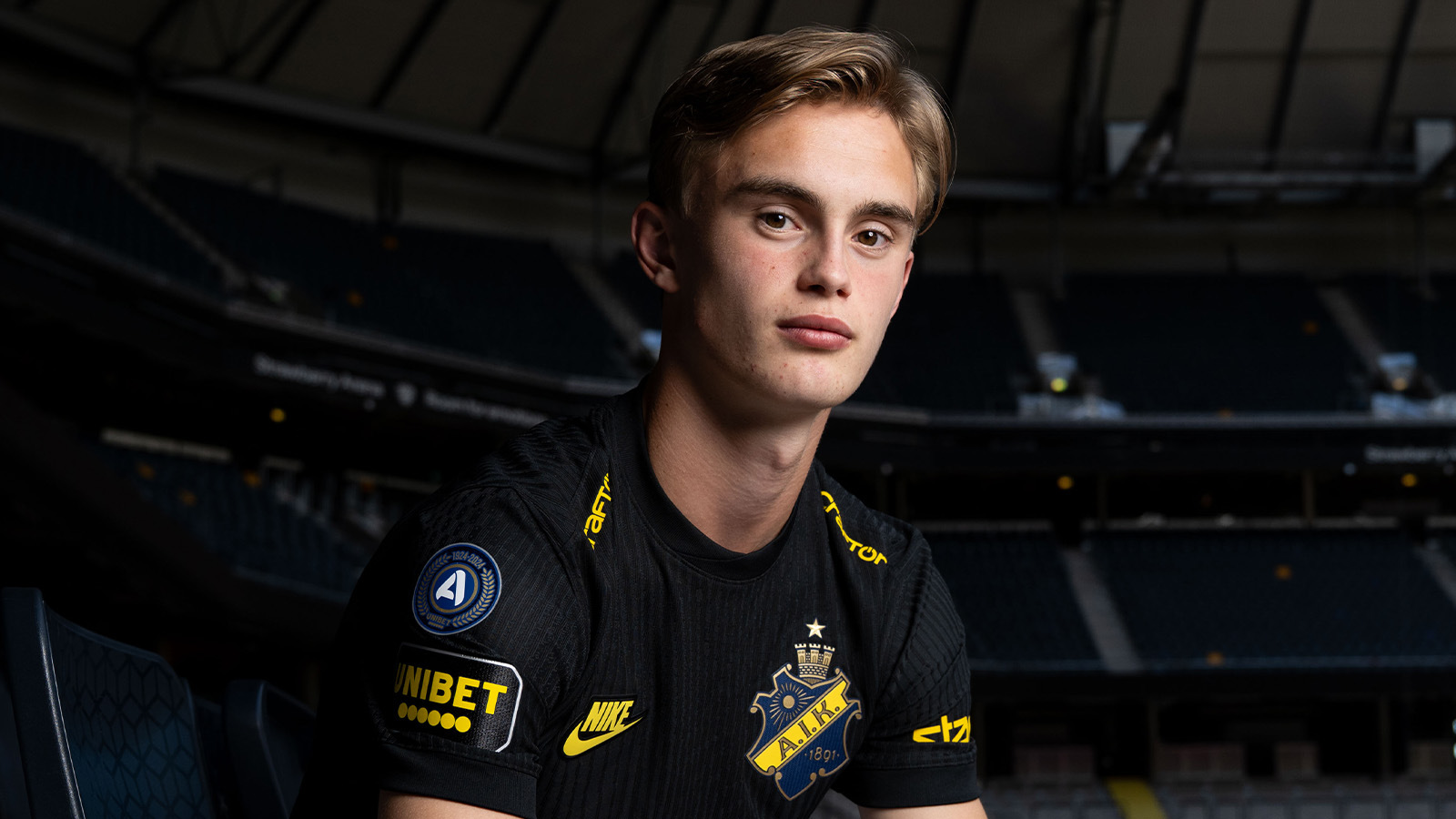 AIK:s smäll – Geiger kördes bort från träning med lindad fot