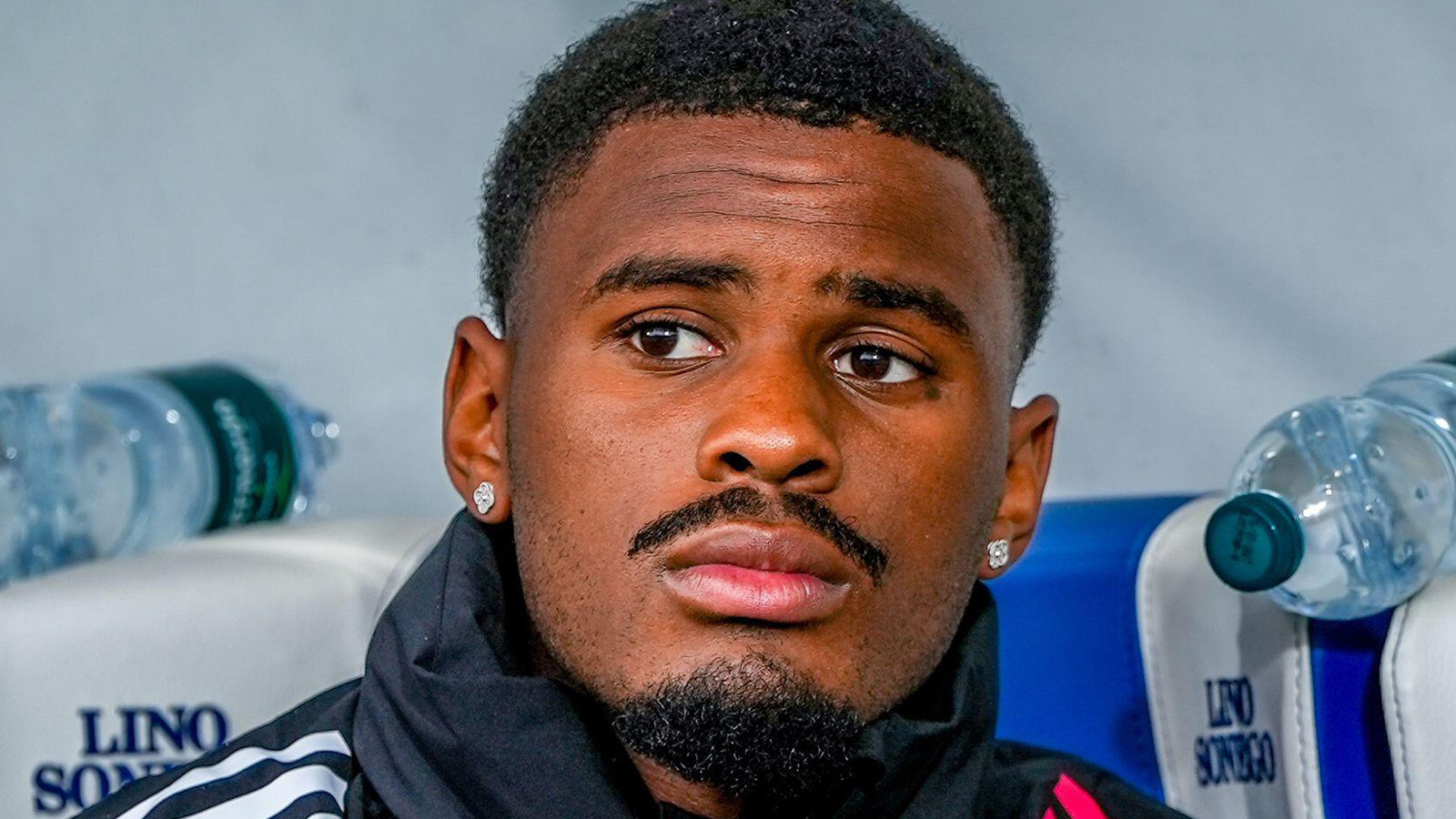 Uppgifter: Jorrel Hato detaljer från Chelsea