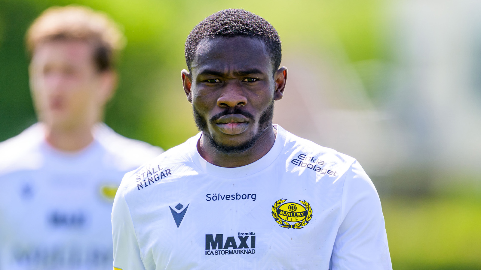 Officiellt: Uba Charles stannar i Mjällby över hela säsongen