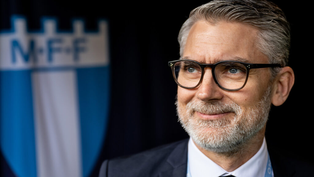 250330 Malmö FFs VD Niclas Carlnén poserar för ett porträtt inför fotbollsmatchen i Damallsvenskan mellan Malmö FF och IFK Norrköping den 30 mars 2025 i Malmö.