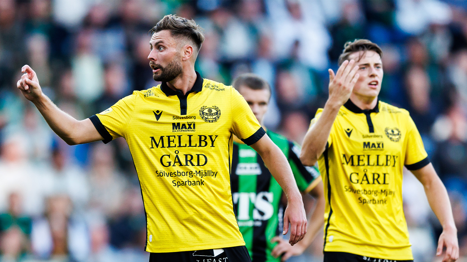 JUST NU: Norén misslyckas med glidtackling – och varnas