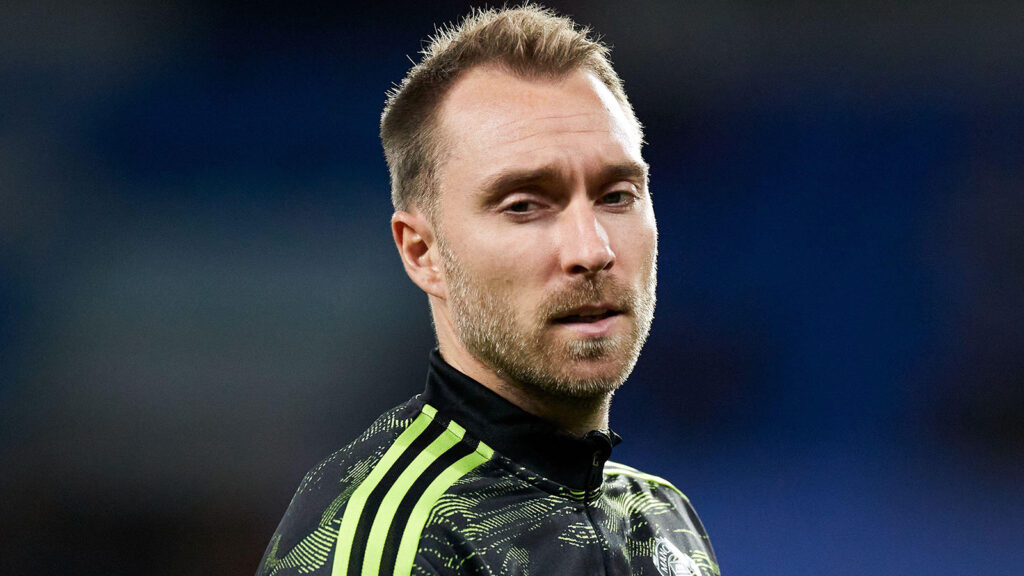 3 november 2022, SAN SEBASTIAN, GUIPUZCOA, SPANIEN: Christian Eriksen från Manchester United tittar på inför UEFA Europa League grupp E-matchen mellan Real Sociedad och Manchester United på Reale Arena den 3 november 2022 i San Sebastian, Spanien.
