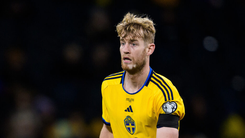 Filip Helander under en landskamp