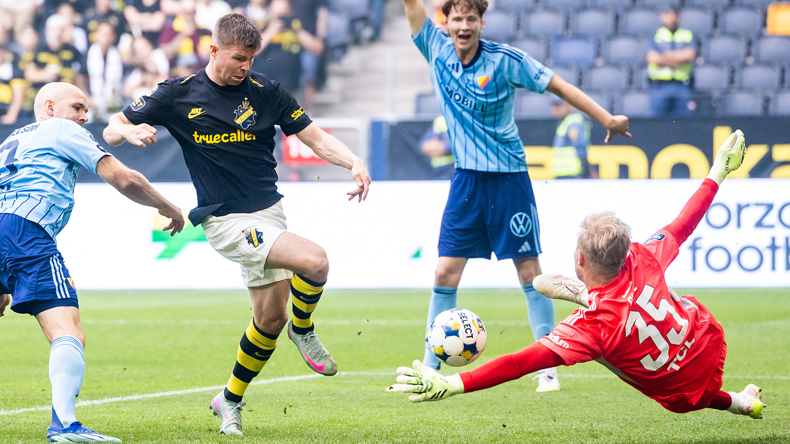 Tar chansen – räddar Djurgården flera gånger om 
