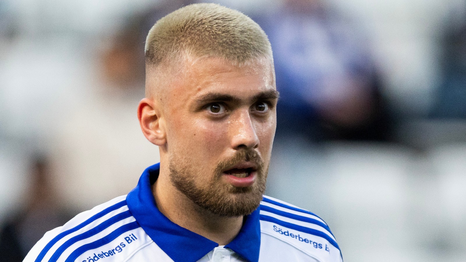 AVSLÖJAR: Toppklubb visar intresse för Peking-anfallaren