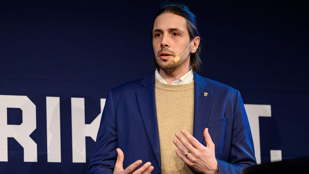 Stockholm, Sverige. 17th Mar, 2025. 250317 Adrian Pihl, ordförande supporterklubben Änglarna under fotbollsallsvenskans upptaktsträff den 17 mars 2025 i Stockholm.