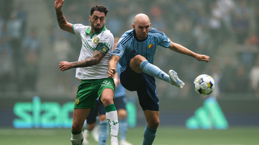 250914 Hammarbys Nahir Besara och Djurgårdens Marcus Danielson under fotbollsmatchen i Allsvenskan mellan Djurgården och Hammarby den 14 september 2025 i Stockholm.