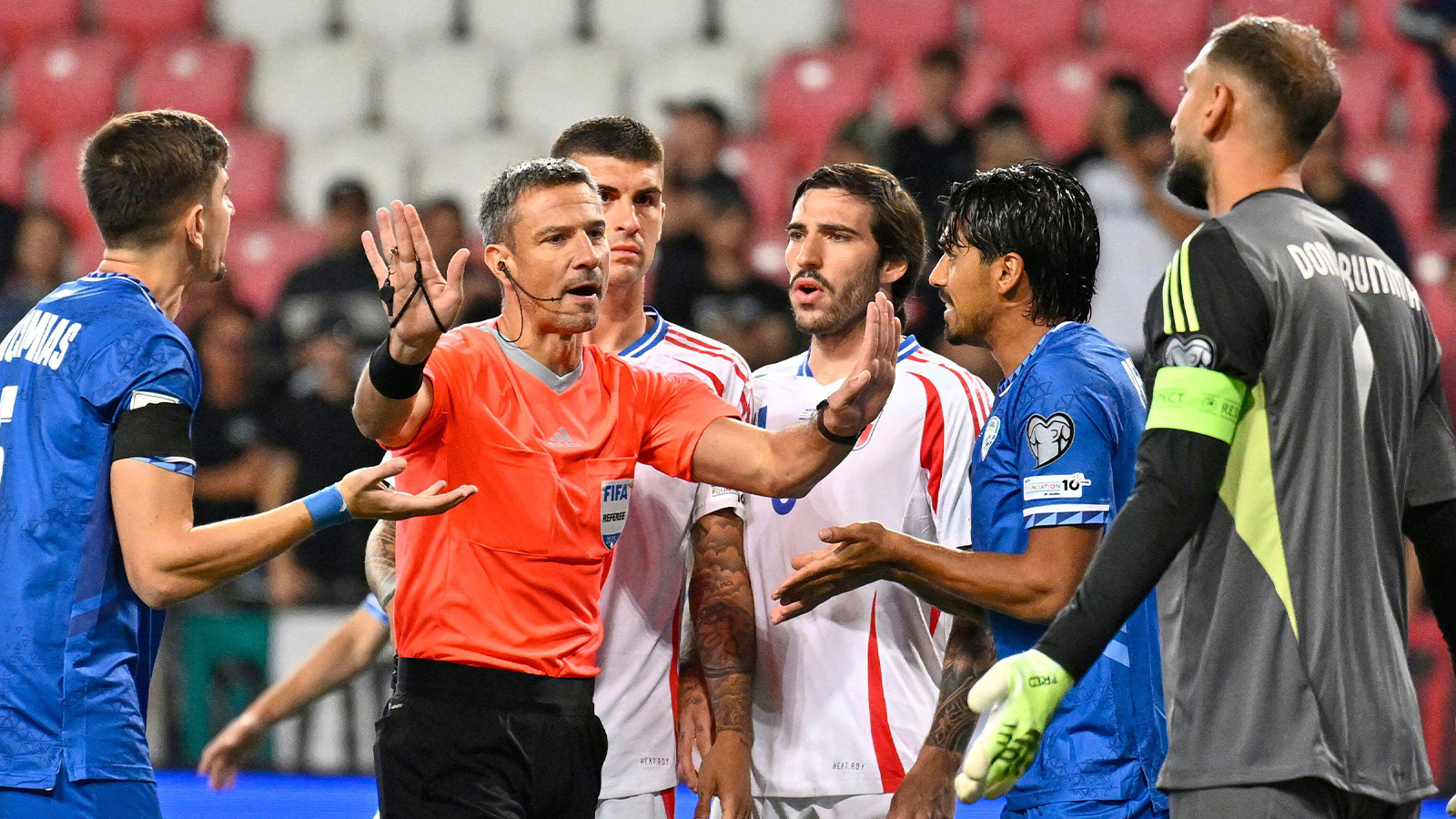 Italien vände och vann kaosmatch mot Israel