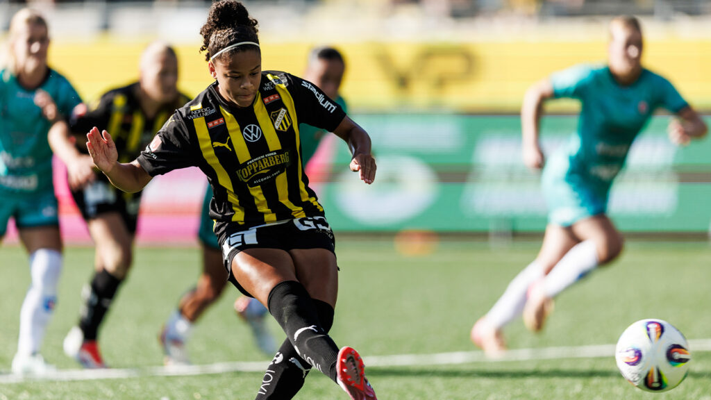 250906 Häckens Felicia Schröder under fotbollsmatchen i Damallsvenskan mellan Häcken och Kristianstad den 6 september 2025 i Göteborg.