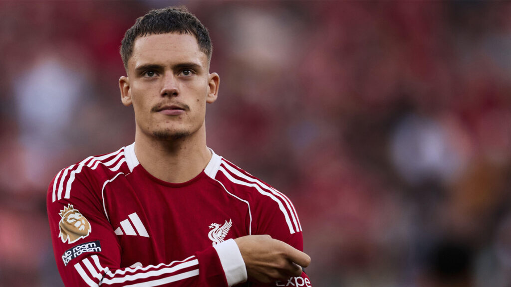 Liverpool, Storbritannien. 15 augusti 2025. Liverpool, England, 15 augusti 2025: Florian Wirtz från Liverpool ser på under Premier League-matchen 2025 mellan Liverpool och Bournemouth på Anfield Stadium.