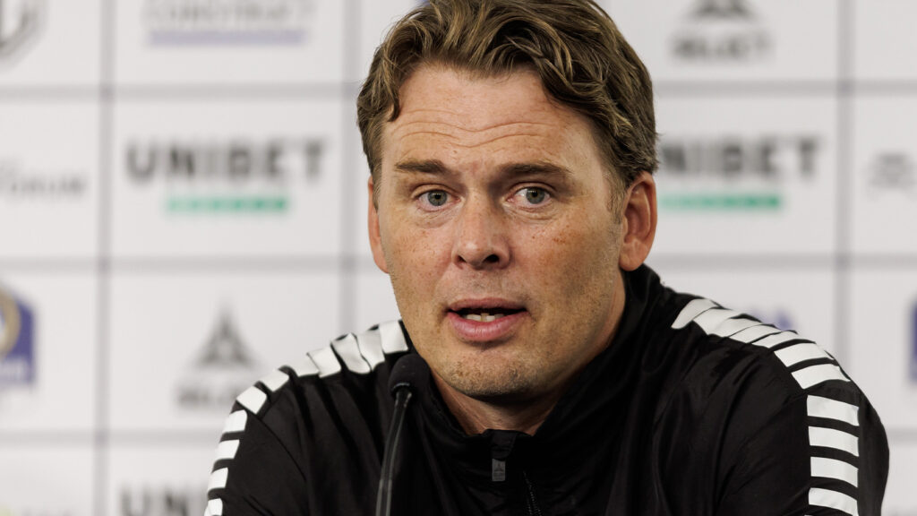 250914 GAIS tränare Fredrik Holmberg efter fotbollsmatchen i Allsvenskan mellan Sirius och GAIS den 14 september 2025 i Uppsala.