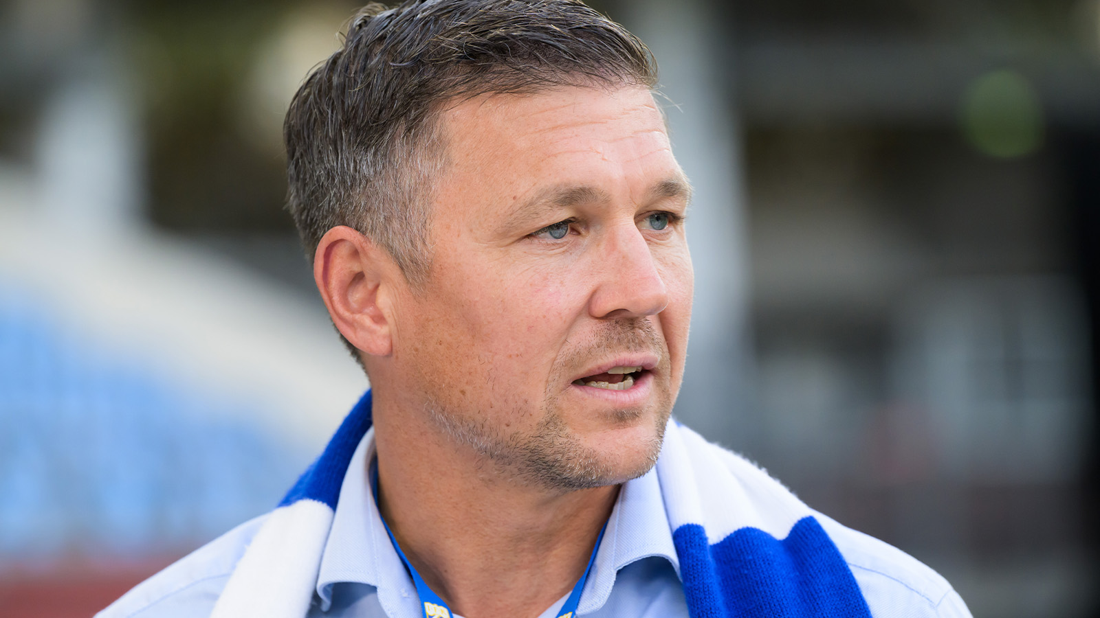 250820 IFK Göteborgs sportchef Hannes Stiller under fotbollsmatchen i Svenska Cupen mellan Qviding och IFK Göteborg den 20 augusti 2025 i Göteborg.