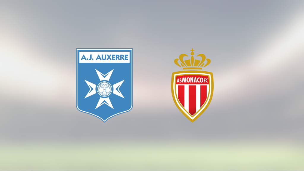 Ilenikhena och Minamino klev fram borta mot Auxerre