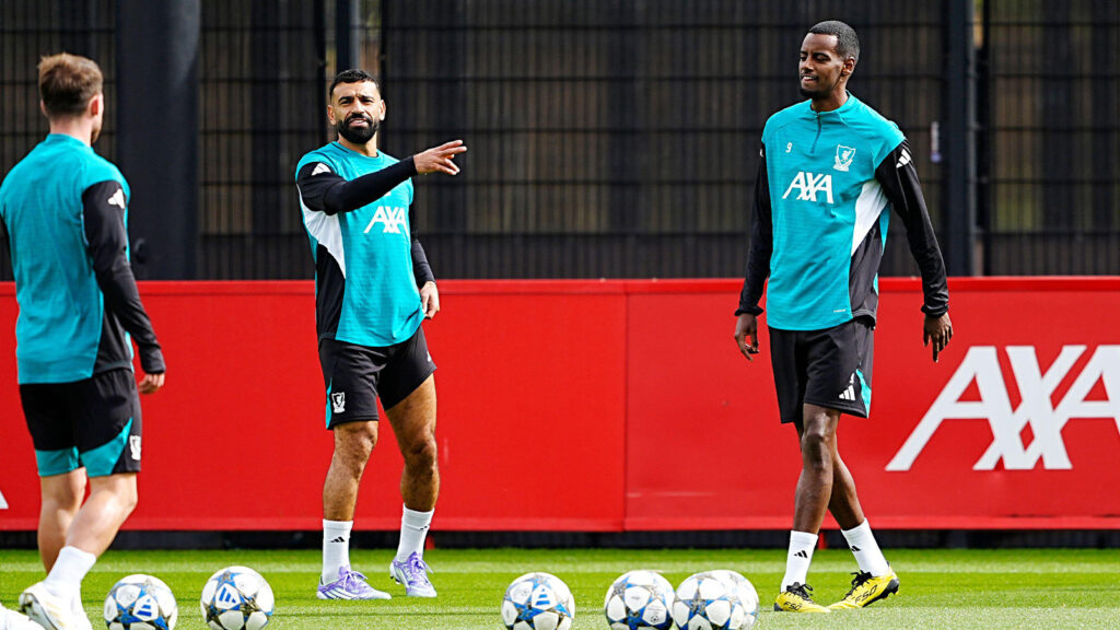 Liverpools Mohamed Salah (vänster) och Alexander Isak under en träningssession på AXA Training Centre, Liverpool. Bilddatum: tisdagen den 16 september 2025.