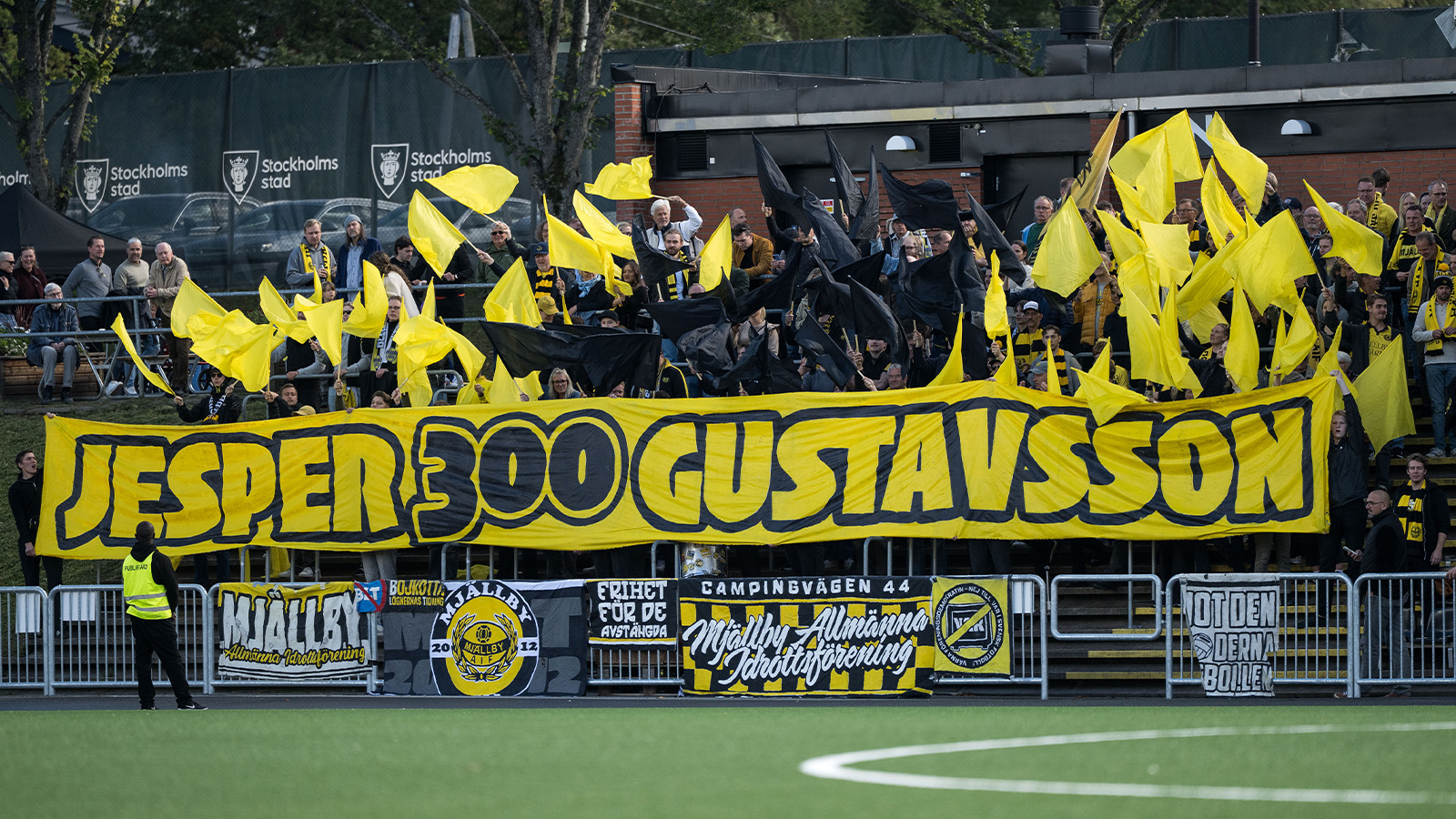 Jesper Gustavsson hyllades i sin 300:e match