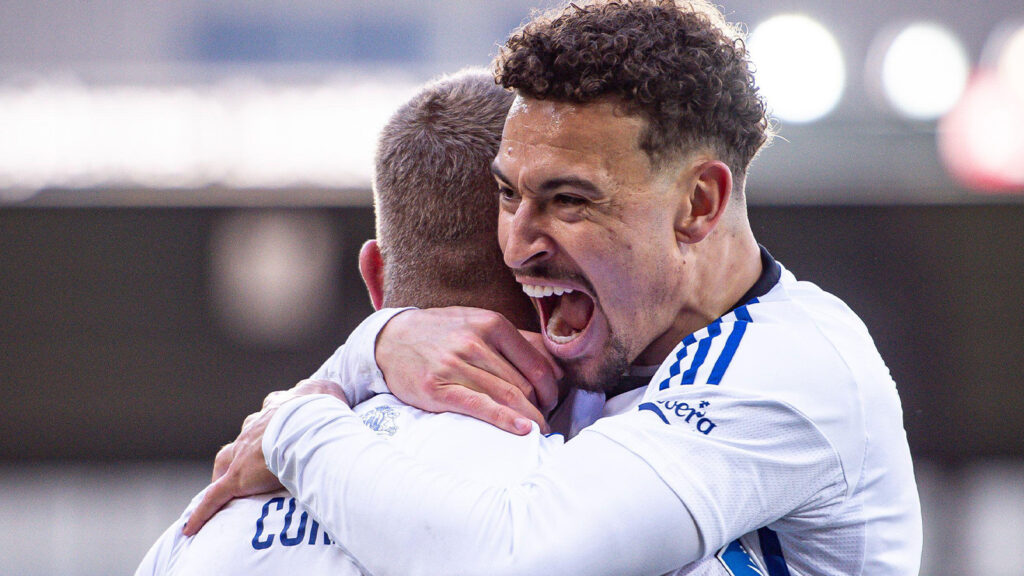 14 april 2024, Herning, Danmark: Herning, Danmark. 14 april 2024. Andreas Cornelius (14) från FC Köpenhamn gör mål till 0-1 och firar tillsammans med Jordan Larsson (11) under 3F Superliga-matchen mellan FC Midtjylland och FC Köpenhamn på MCH Arena i Herning.