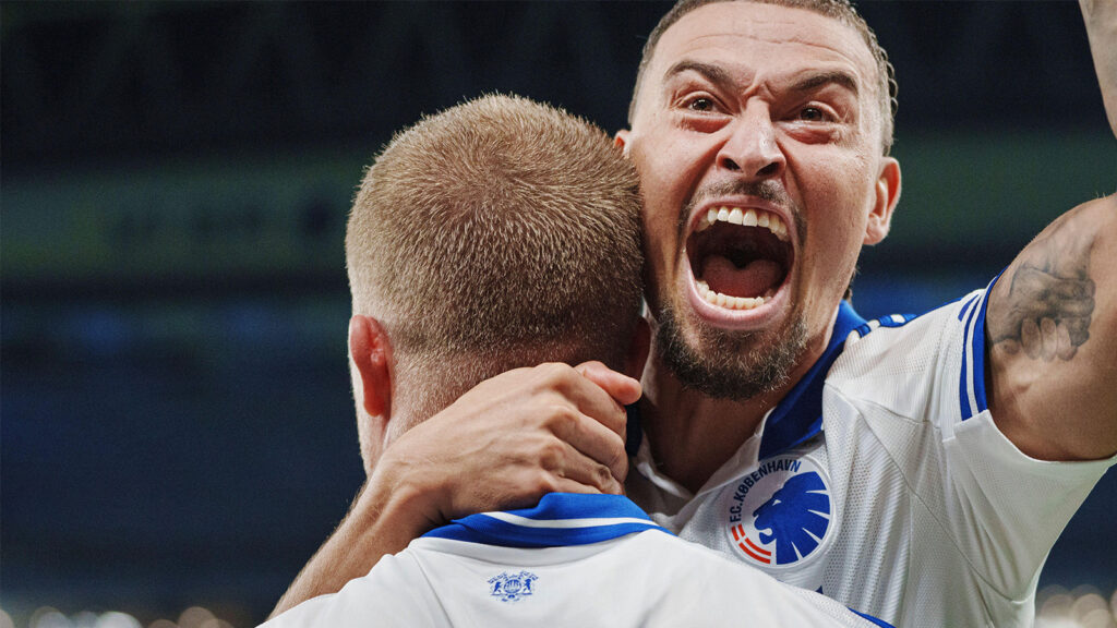 Köpenhamns Jordan Larsson firar tillsammans med Andreas Cornelius efter att ha gjort mål i en Champions League-playoffmatch andra leg mellan FC Köpenhamn och FC Basel, onsdagen den 27 augusti 2025, i Köpenhamn, Danmark.