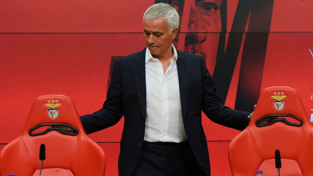 José Mourinho arrives at a press conference in Lisbon, Thursday, Sept. 18, 2025, announcing his return to coaching in Portugal with Benfica on a two-year contract.