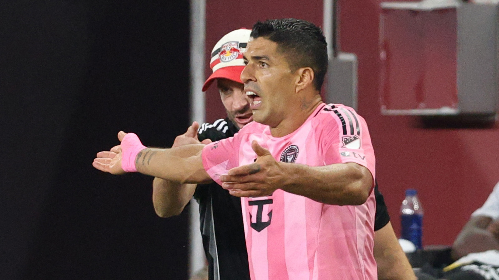 Luis Suarez stängs av i tre matcher