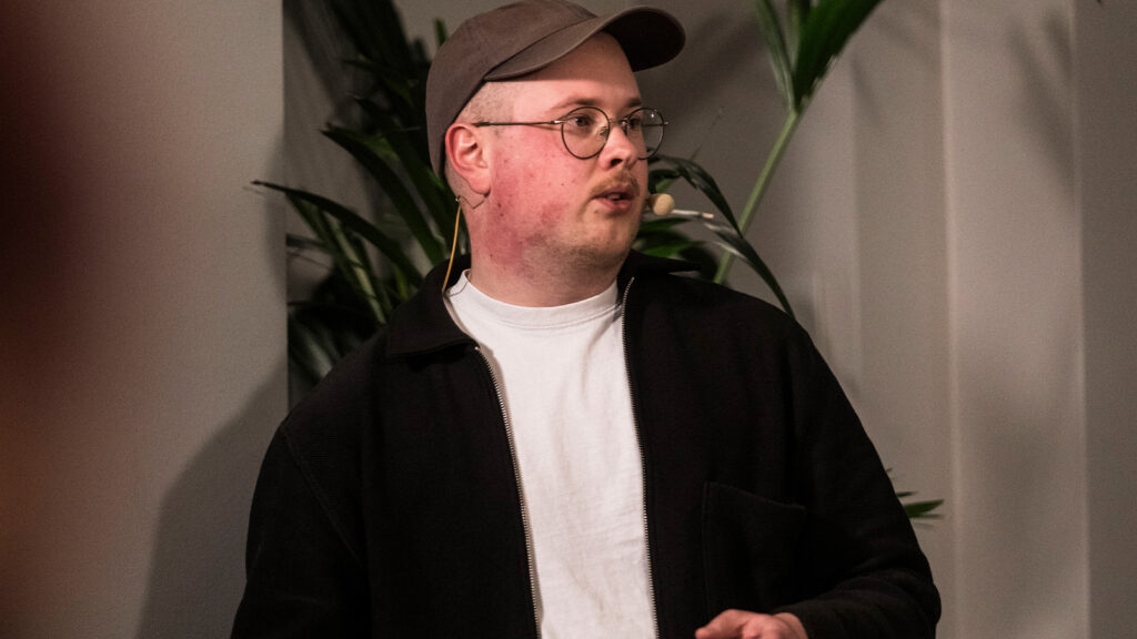 240326 Tryggve Pederby, Svenska fotbollssupporterunionen deltar i en debatt anordnad utav Svenska Sportjournalistförbundet den 26 mars 2024 i Stockholm.
