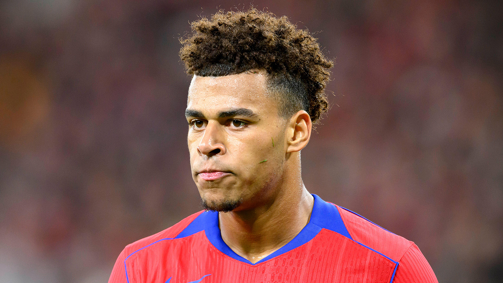 Bakslag för PSG – Désiré Doué utburen på bår