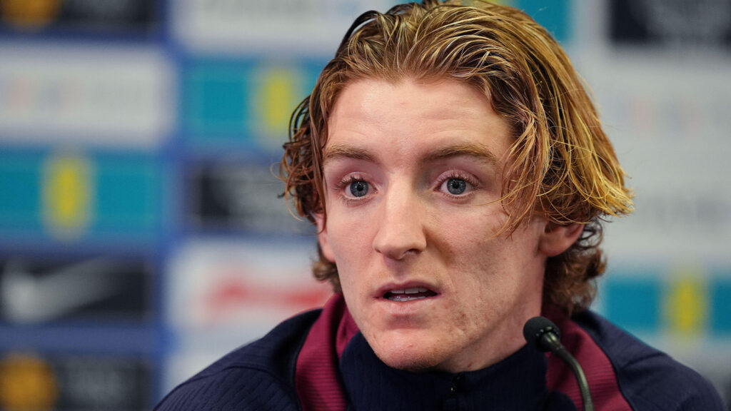 Englands Anthony Gordon under en mediedag på St George's Park, Burton upon Trent.