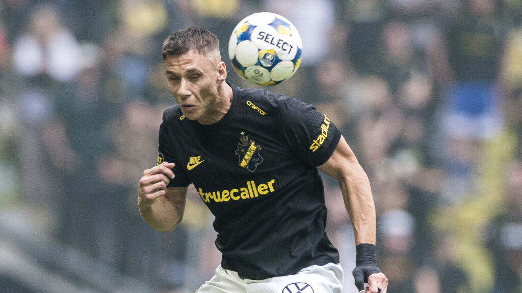 Översätt:
250810 AIKs Filip Benkovic under fotbollsmatchen i Allsvenskan mellan AIK och Djurgården den 10 augusti 2025 i Stockholm.