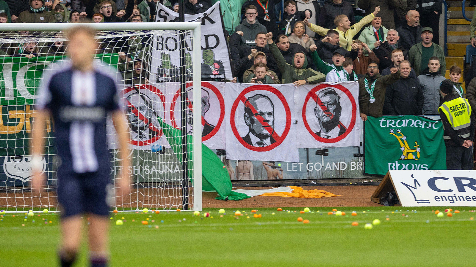 Stora protester mot Celtic-ledningen – med apelsiner