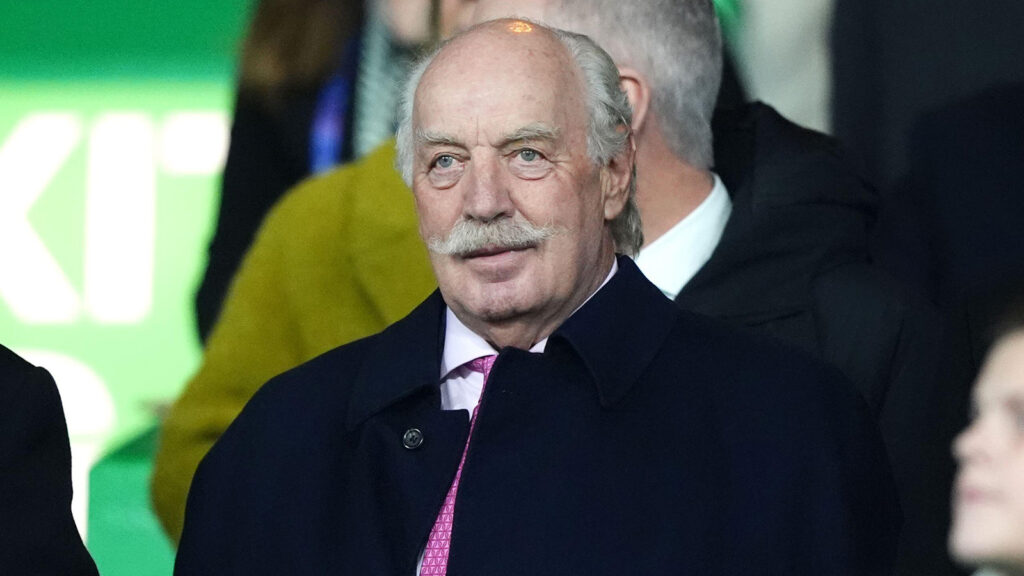 Brendan Rodgers har lämnat Celtic efter dramatiska anklagelser från huvudägaren Dermot Desmond om att han hade underblåst splittring.