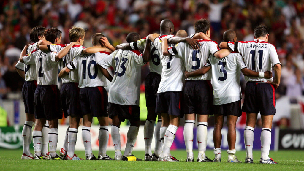 Fotboll - UEFA Europamästerskapet 2004 - Kvartsfinal - Portugal mot England. Engelska spelare under straffläggningen.