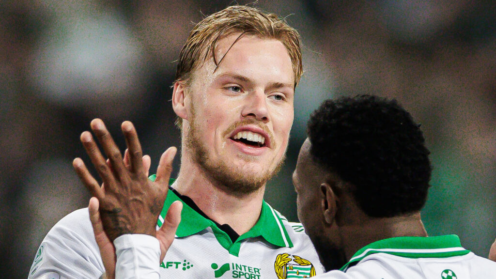 250423 Hammarbys Victor Eriksson och Shaquille Pinas jublar efter fotbollsmatchen i Allsvenskan mellan Hammarby och Malmö FF den 23 april 2025 i Stockholm.