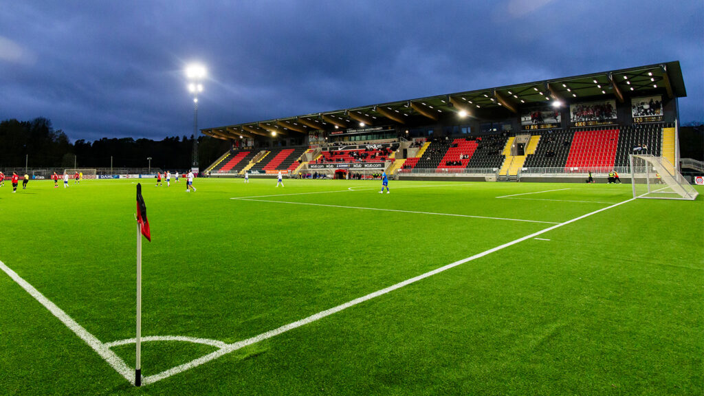 250514 Vy över Grimsta IP under finalen i ligacupen för P17 mellan Brommapojkarna och IFK Norrköping den 14 maj 2025 i Stockholm.
