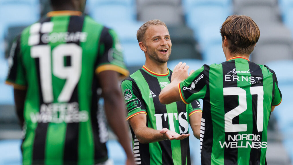 250726 GAISs Gustav Lundgren jublar efter 2-0 under fotbollsmatchen i Allsvenskan mellan GAIS och Halmstad den 26 juli 2025 i Göteborg.