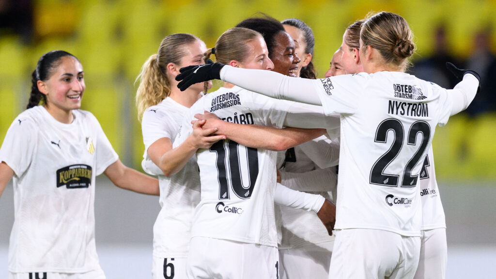 251016 Faith Chinzimu från Häcken firar med lagkamrater efter 1-3 under UEFA Women's Europa Cup-matchen mellan Katowice och Häcken den 16 oktober 2025 i Katowice.