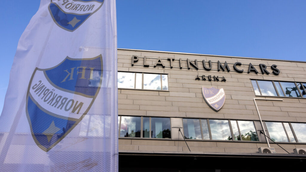 240527 Exteriör vy av Platinumcars Arena inför fotbollsmatchen i Allsvenskan mellan IFK Norrköping och Värnamo den 27 maj 2024 i Norrköping.