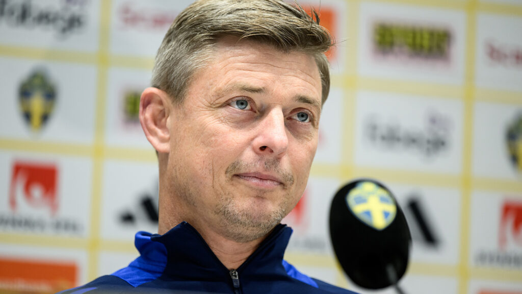 Förbundskapten Jon Dahl Tomasson för det svenska herrlandslaget i fotboll vid en presskonferens den 9 oktober 2025 i Stockholm.
