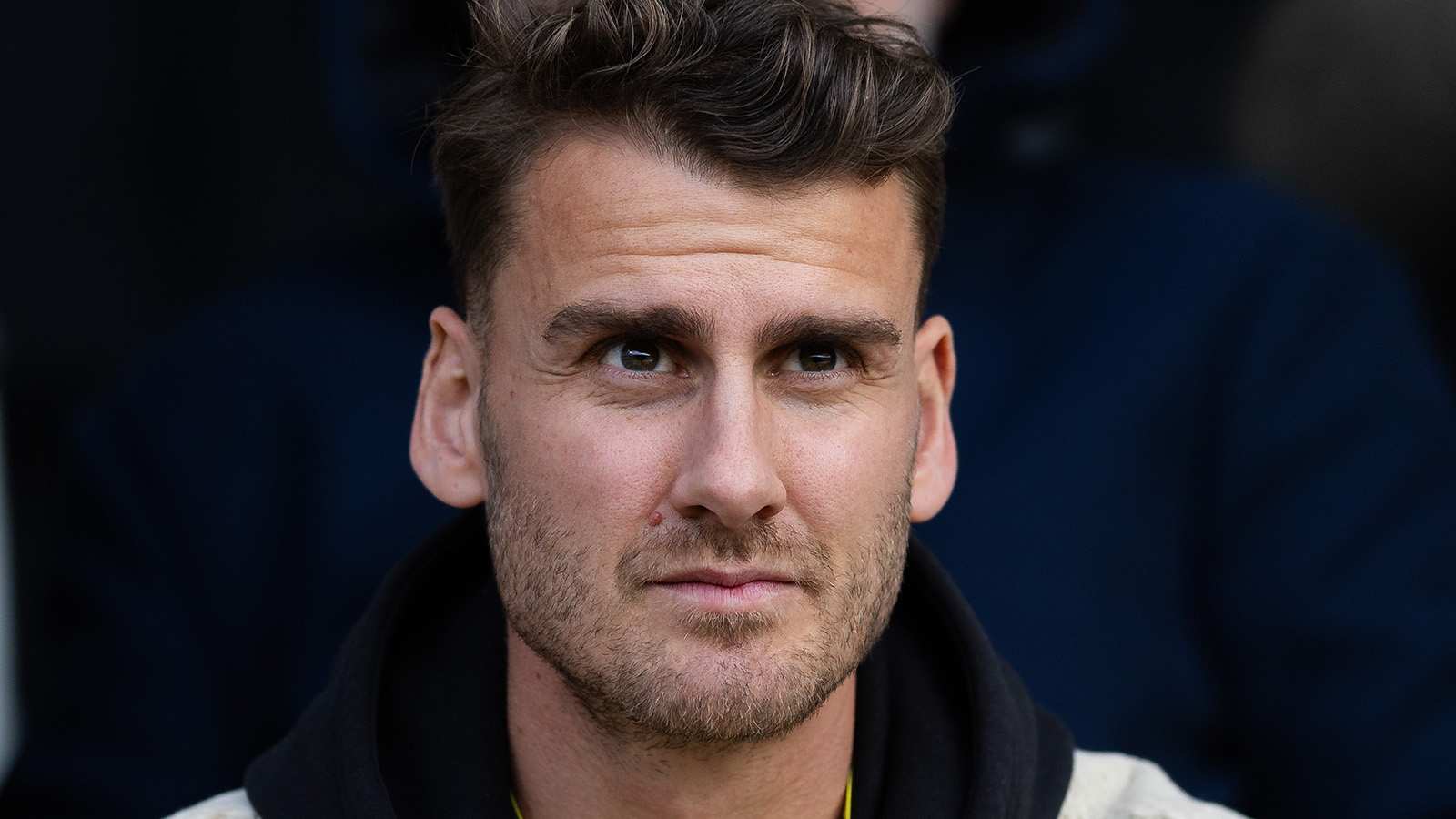 250423 Häckens Johan Hammar på läktaren under fotbollsmatchen i Allsvenskan mellan Häcken och Degerfors den 23 april 2025 i Göteborg.