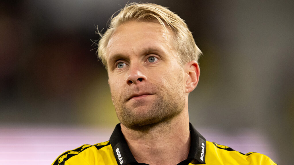 251019 Elfsborgs Johan Larsson jublar efter fotbollsmatchen i Allsvenskan mellan Elfsborg och Öster den 19 oktober 2025 i Borås.
