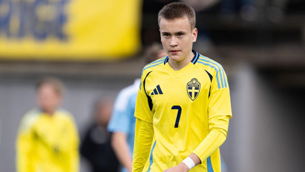 250411 Nikolas Jovanovic från Sverige under Future Team-turneringens fotbollsmatch för under 17 mellan Sverige och Belgien den 11 april 2025 i Borås.