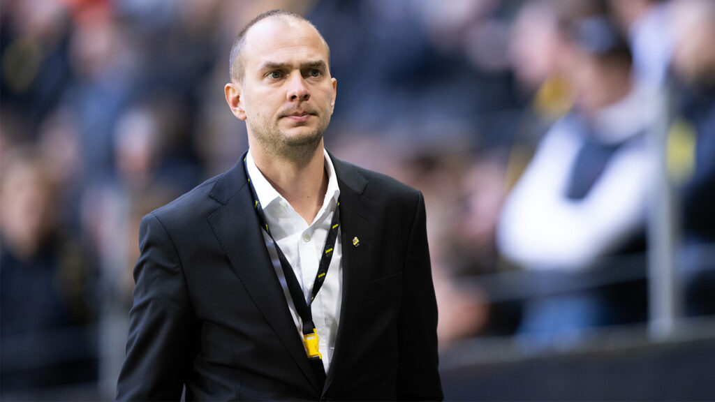 220424 AIK:s sportchef Henrik Jurelius inför fotbollsmatchen i Allsvenskan mellan AIK och Djurgården den 24 april 2022 i Stockholm.